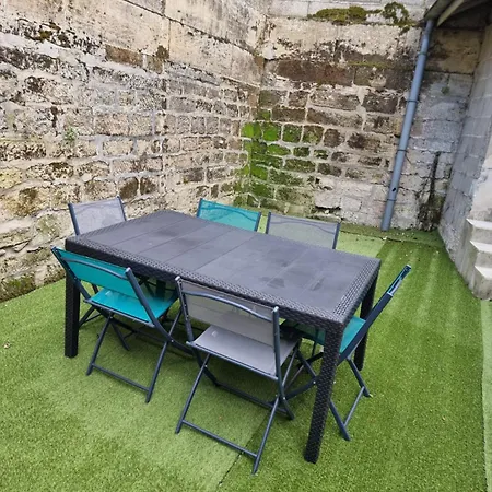 L Essentiel Pour 6 Personnes * Sireuil (Dordogne)
